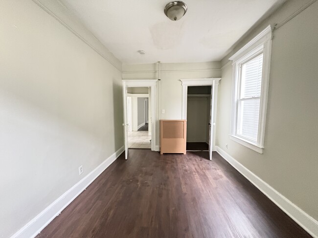 Building Photo - 267 Halsted St