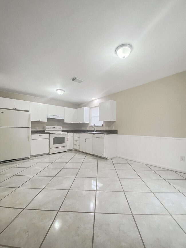 Foto del edificio - 8350 Wren Rd