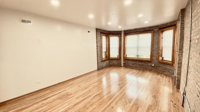 Foto del edificio - 3 bedroom in CHICAGO IL 60651