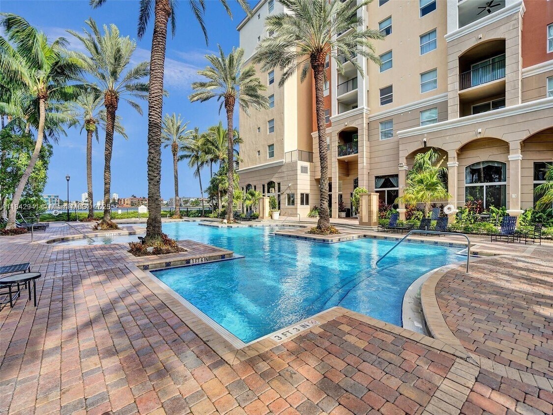 Foto principal - 17100 N Bay Rd