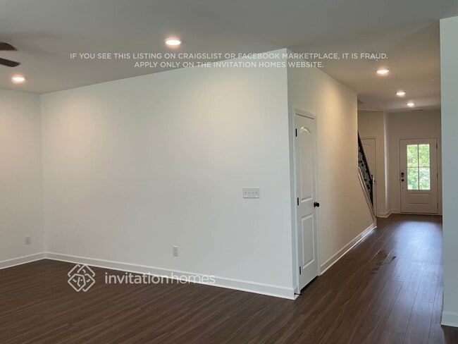 Building Photo - 241 W Millbrook Dr