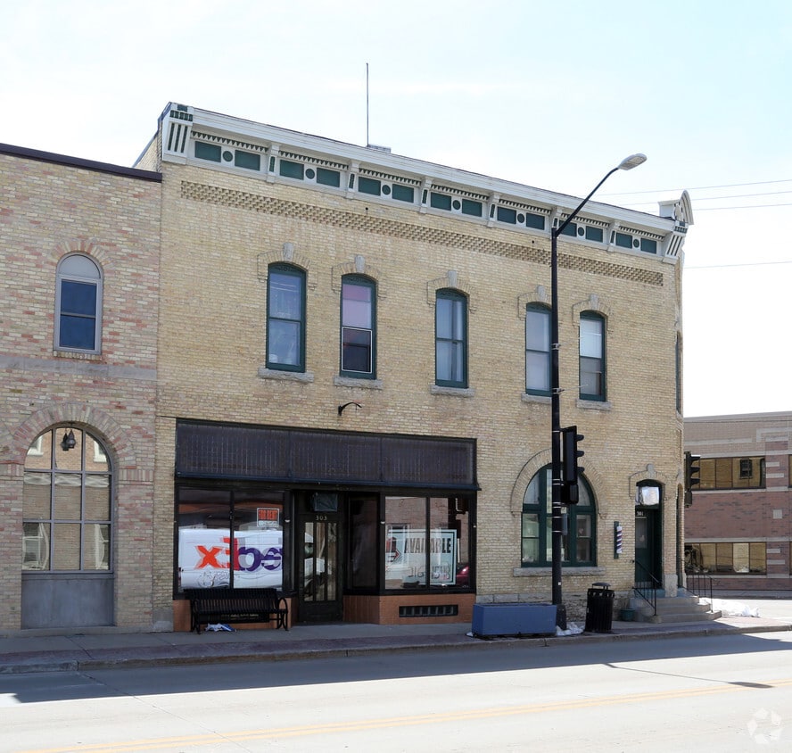 Building Photo - 301-303 N Commercial St