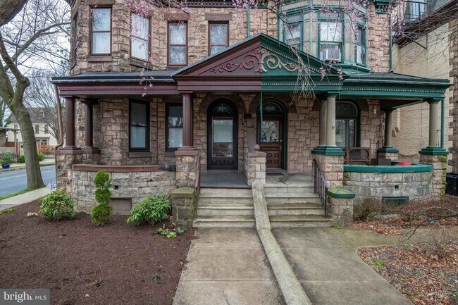 Building Photo - 800 N 3rd St