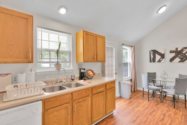 Foto del edificio - 1216 Eagle Ridge Dr