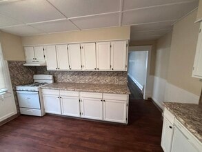 Building Photo - 363 N Maple Ave