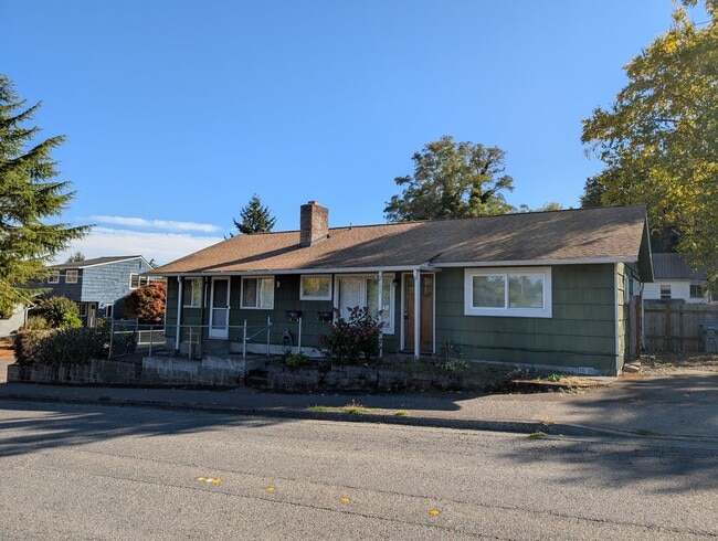 Foto del edificio - Well Maintained Duplex Unit in Bremerton, ...