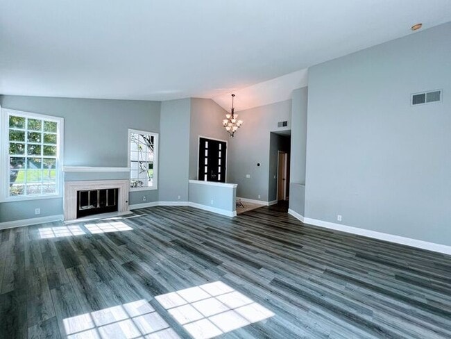 Foto del edificio - Breathtaking 3 Bed / 2.5 Bath Single Story...