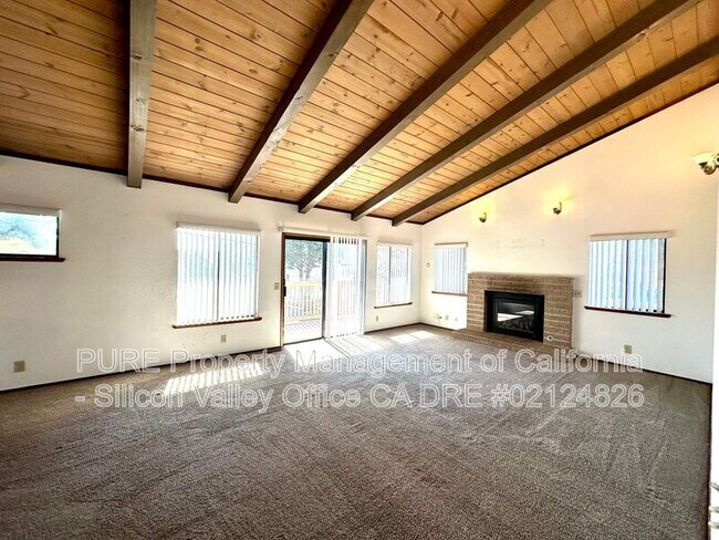 Foto del edificio - 128 Seacliff Dr