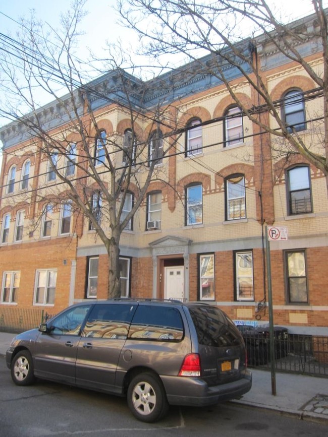 Foto del edificio - 6060 Catalpa Ave