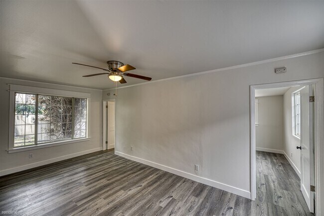 Foto del edificio - 2 br, 1 bath Triplex - 5325 2nd Avenue