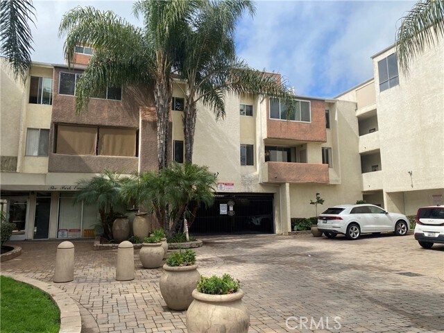 Foto del edificio - 5325 Newcastle Ave