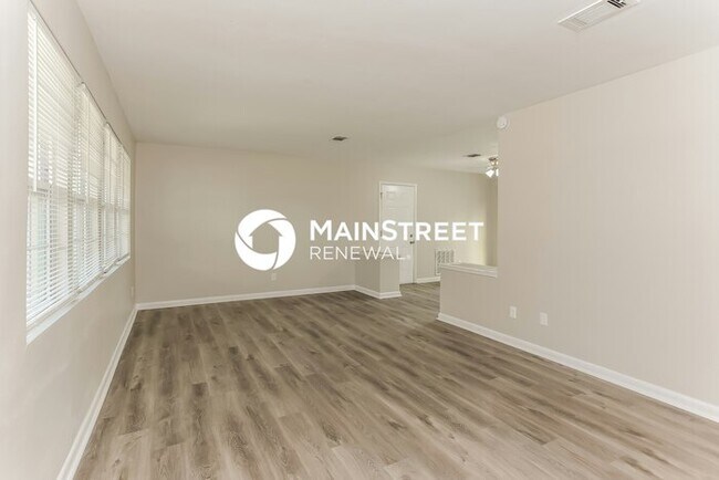 Building Photo - 3 Bedroom Pet-Friendly Home in jacksonville, FL with Main Street Renewal
