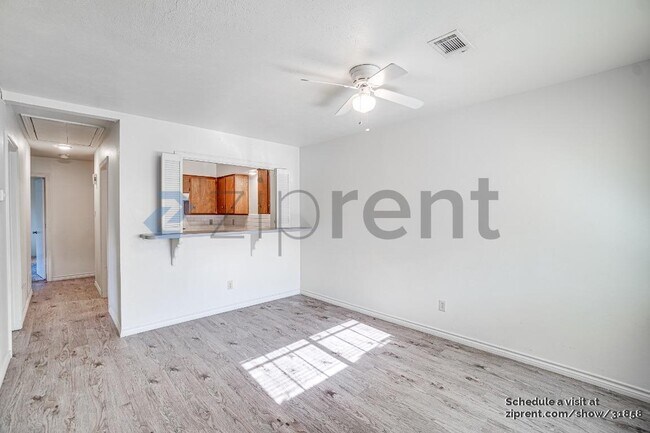 Building Photo - 3805 Yellowstone Pl