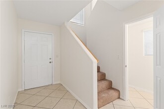 Building Photo - 7268 Vinca Rd