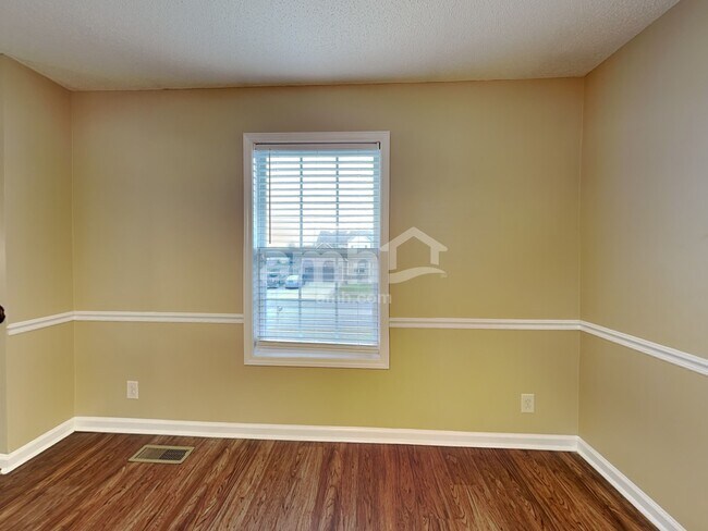 Foto del edificio - 3429 Queensbury Rd