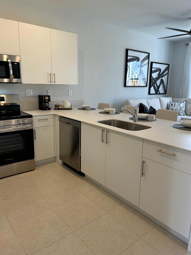 Building Photo - 1172 SE 1st Ave