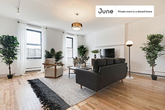Building Photo - Room in Shared 4 bed/1 bath home