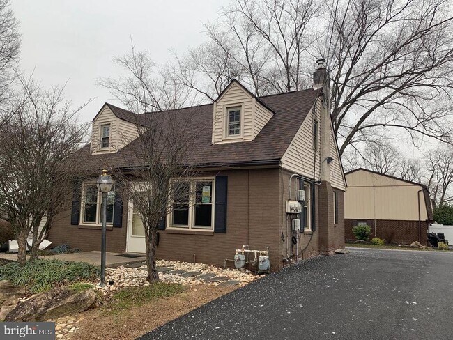 Foto del edificio - 1017 N York Rd