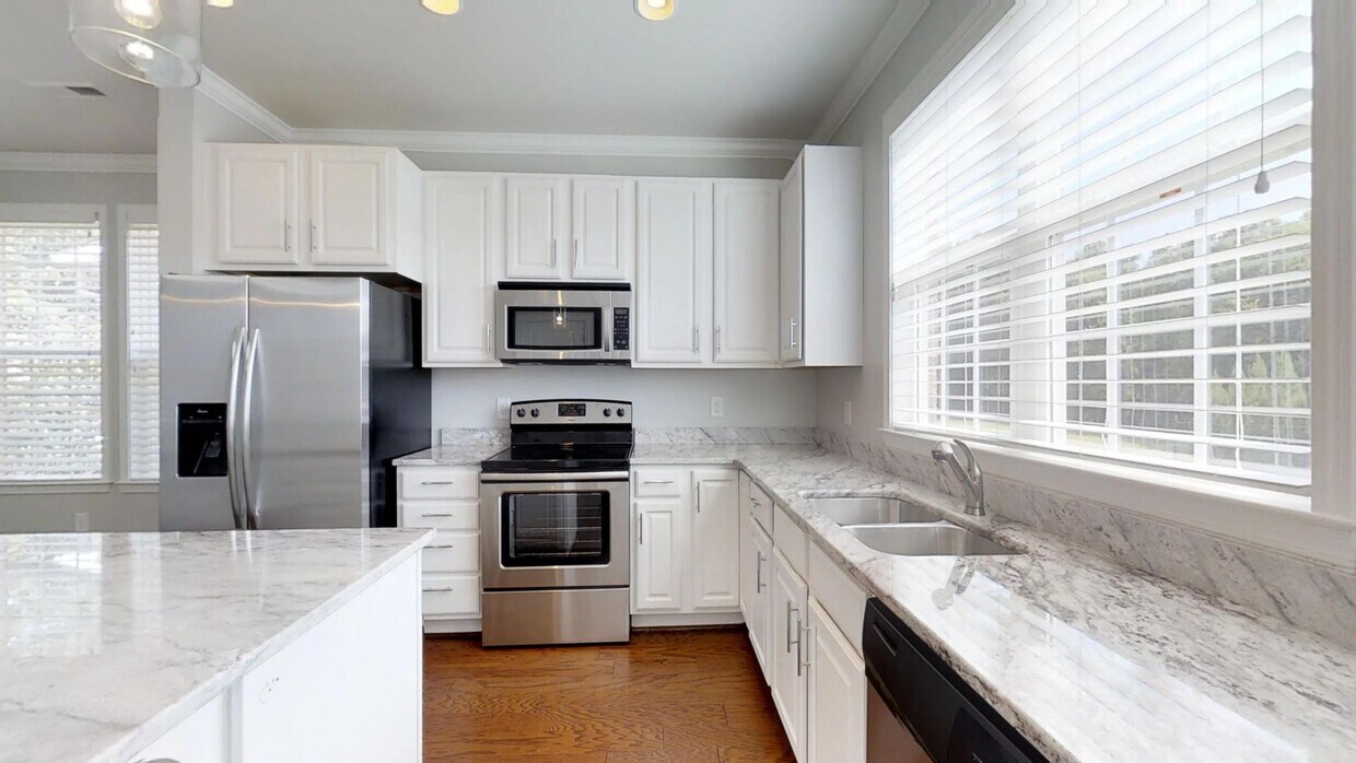 Foto principal - 314 South: 2 Bedroom, 2.5 Bath Townhome