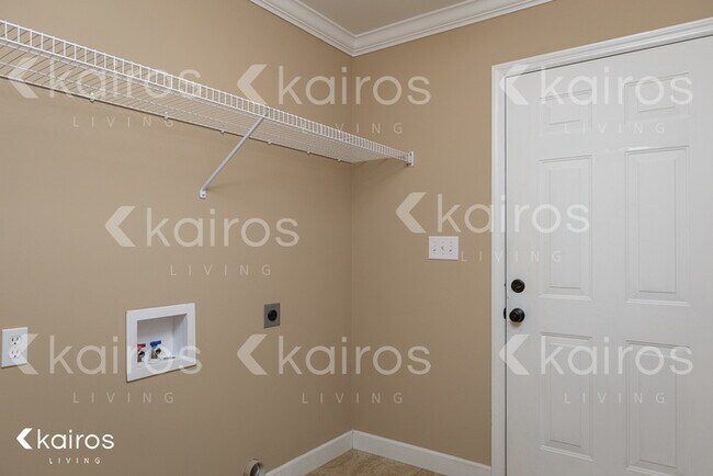 Building Photo - 238 Camelot Way