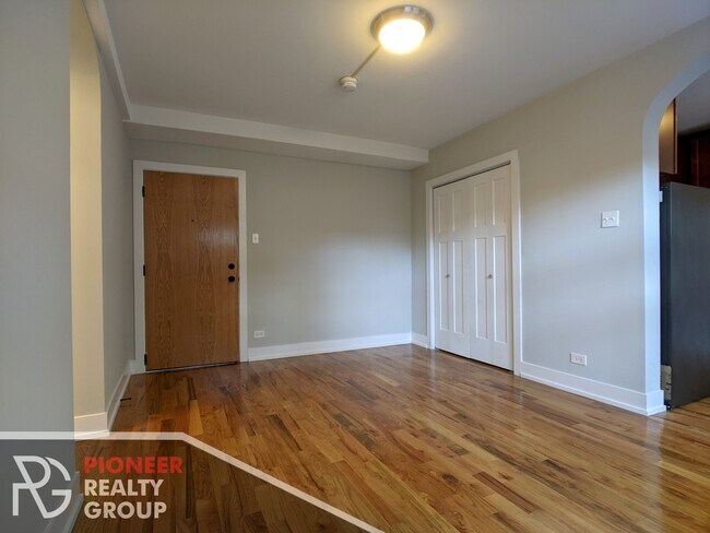 Foto del edificio - 556 W Arlington Pl