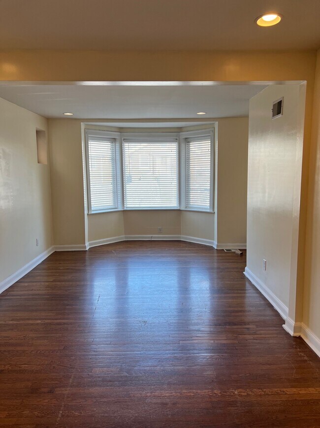 Living Room - 3918 Kingsland Ct