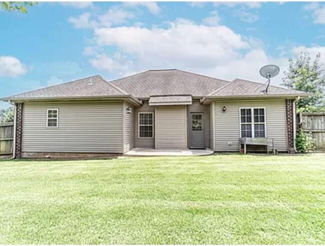 Building Photo - House for Rent- Fayetteville AR- 3 BEDROOM...