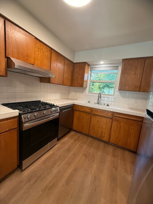 Foto del edificio - 1201 N Austin St