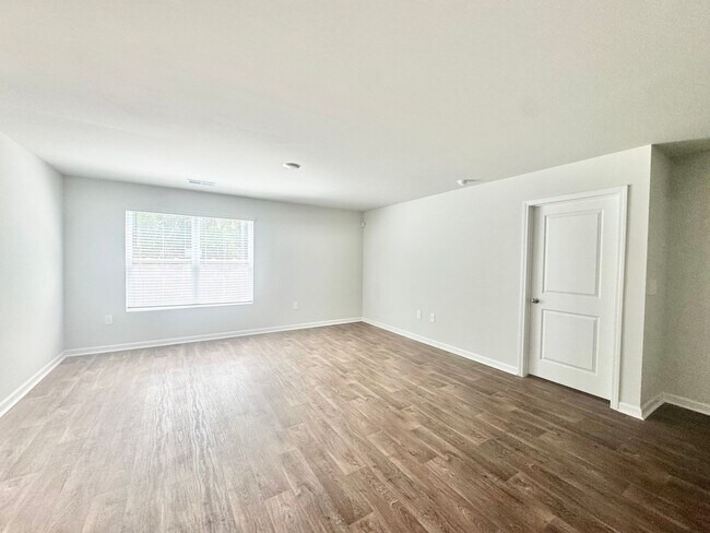 Foto del edificio - Available NOW!!