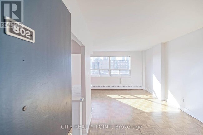 Photo du bâtiment - 490 Eglinton Ave E