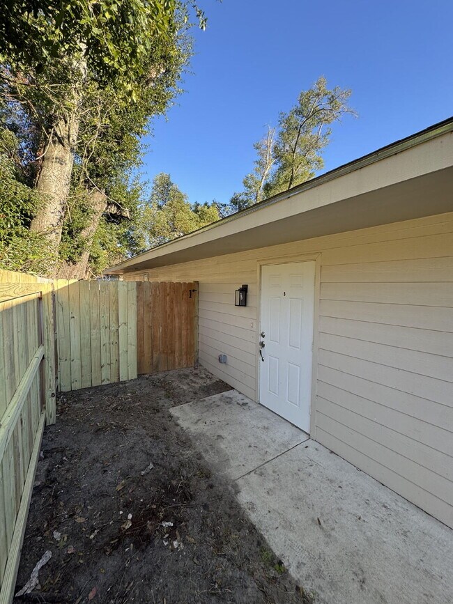 Foto del edificio - 148 Claire Ave