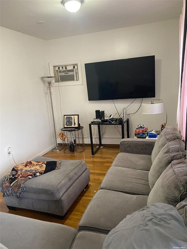 Building Photo - 163-26 Claude Ave