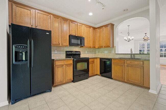 Foto del edificio - Spacious 3-Level Townhome in Prime Durham Location