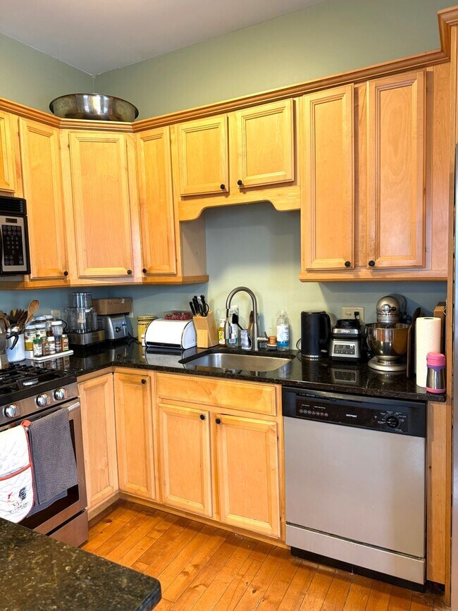 Foto del edificio - Charming 2 Bed + 2 Bath Condo in the West End!