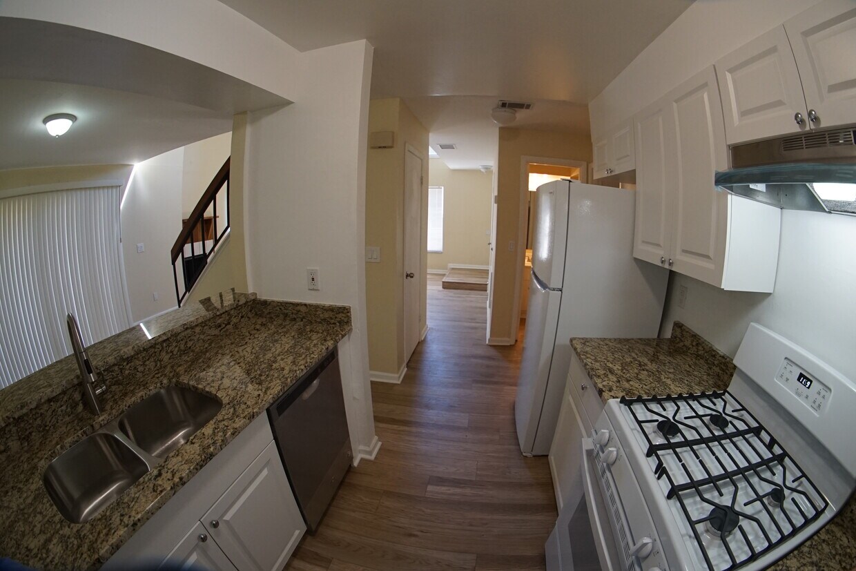 Primary Photo - 6252 Sandcrest Cir