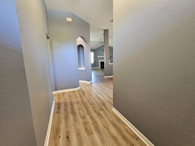 Building Photo - Beautiful 4 Bed / 2 Bath Single Story in the Woods At Crystal Falls