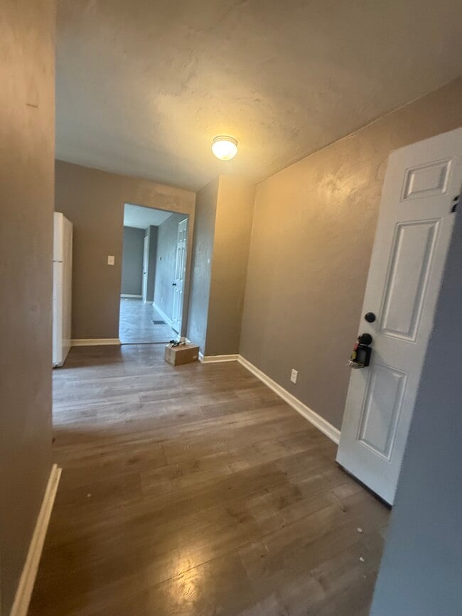Building Photo - 411 Rayburn