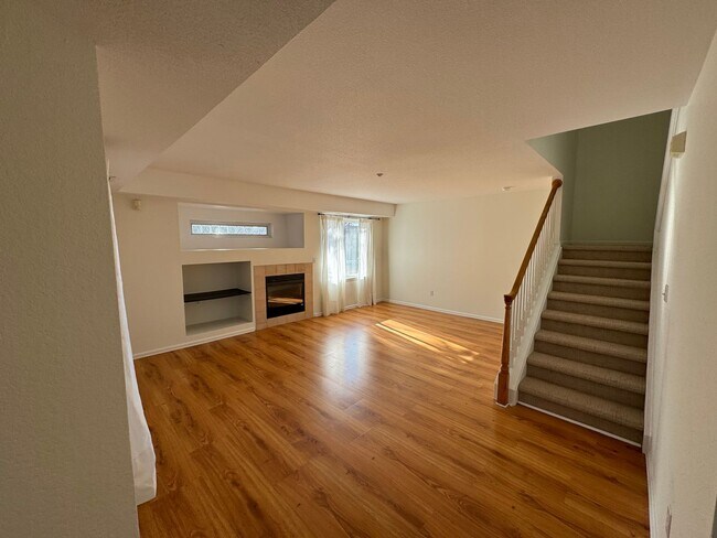 Building Photo - 3 Bedroom Condo for Rent in Central Boulder!