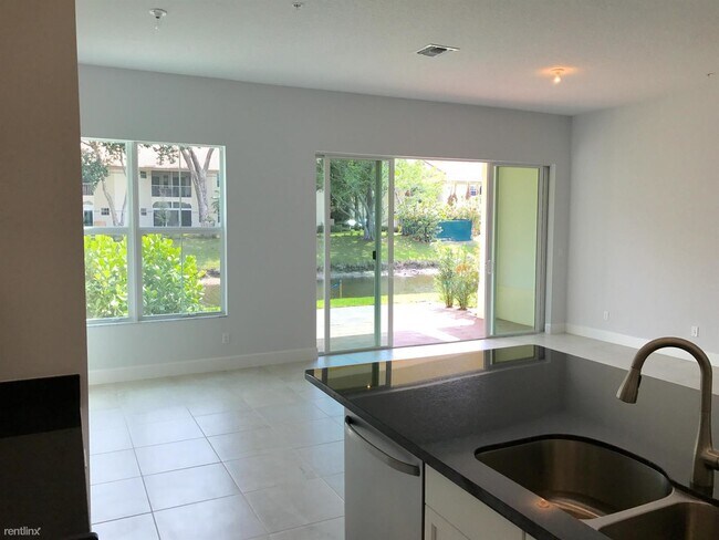 Foto del edificio - 3 br, 2.5 bath Townhome - 6640 Quiet Wave ...