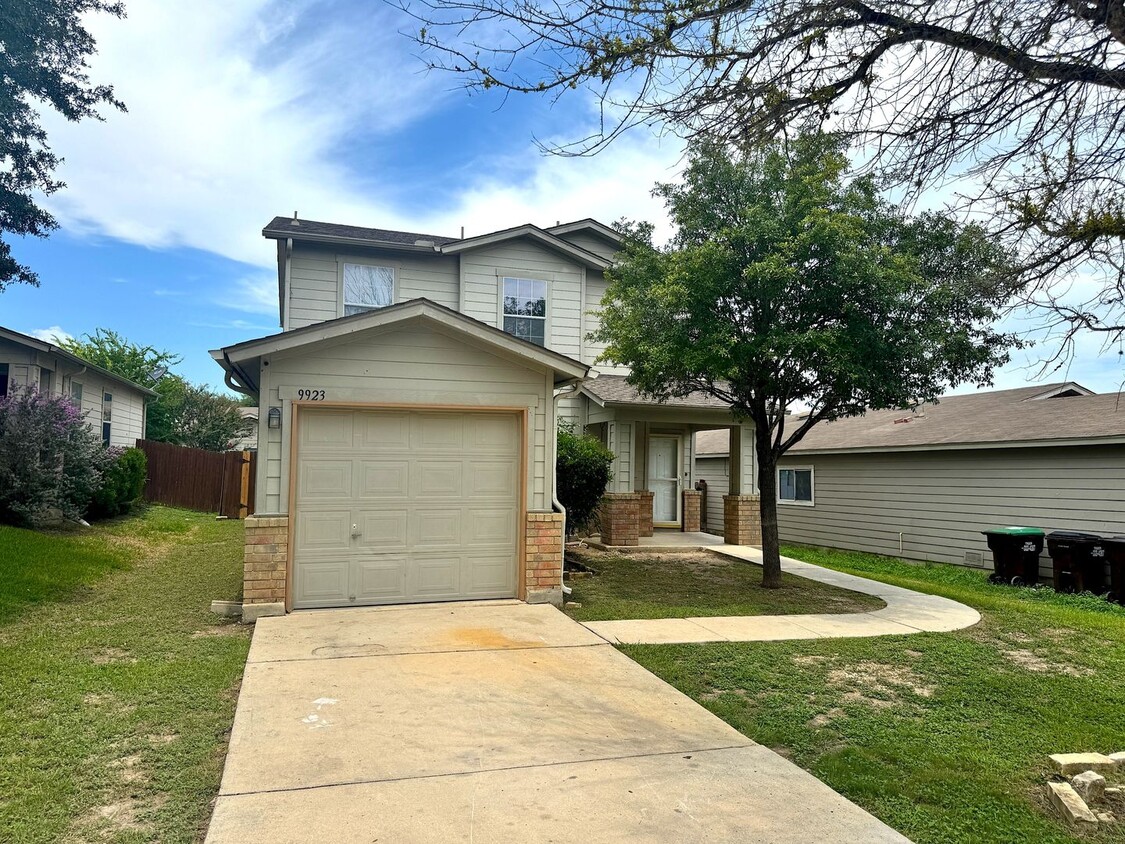 Primary Photo - Move In Ready! Cozy 3 bedroom Home in Heri...