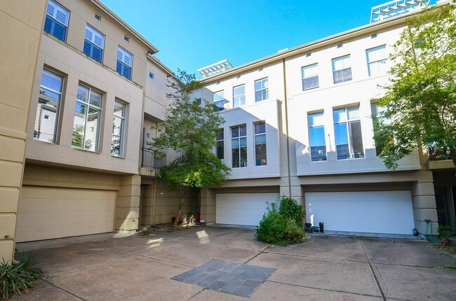 Building Photo - 1116 Columbus St