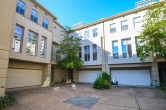 Building Photo - 1116 Columbus St