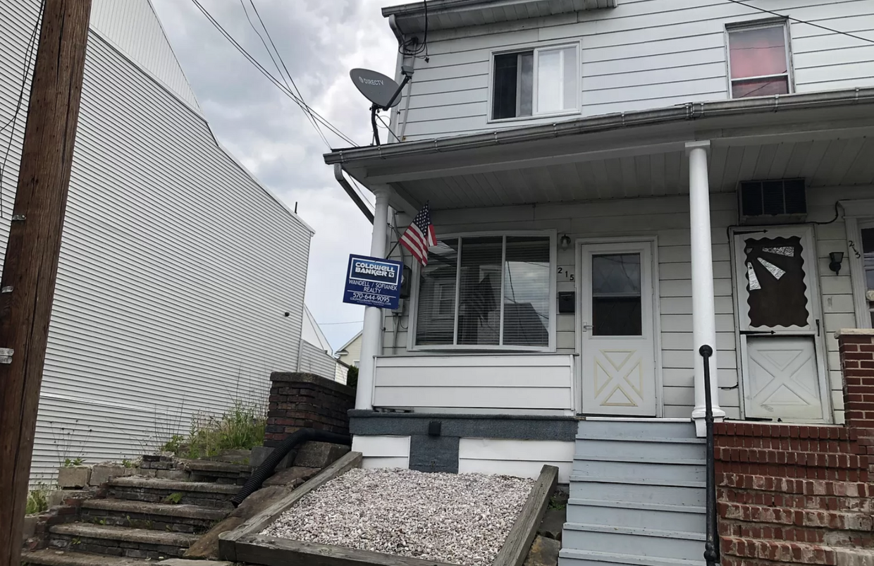 Primary Photo - 215 N Vine St