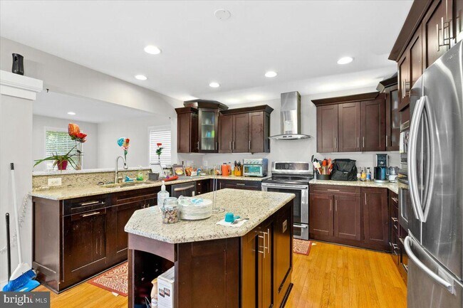 Foto del edificio - 8008 Sandburg Ct