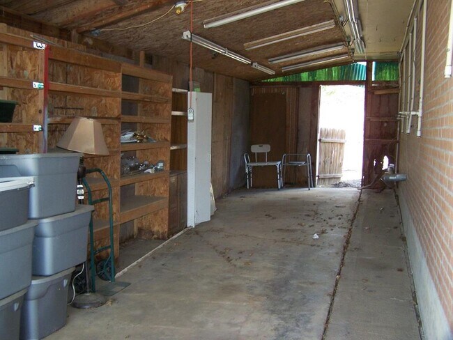 Building Photo - 12 Geraldine Ln