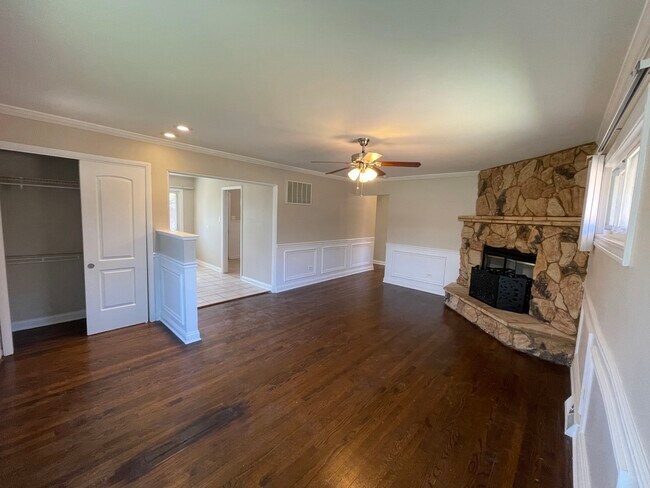 Foto del edificio - 17140 Hillside Ave
