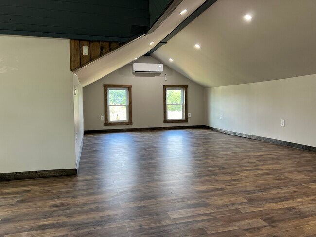 Foto del edificio - 196 Old Town Rd