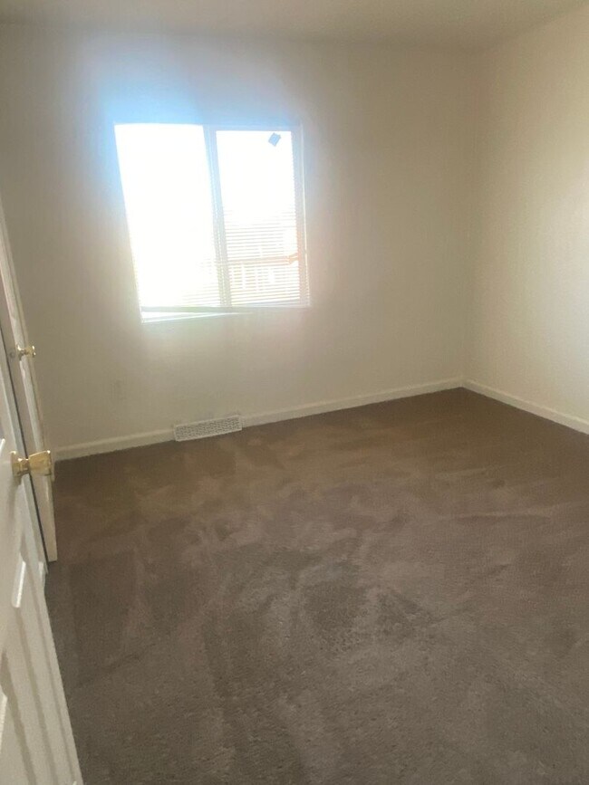 Building Photo - Warrensville Heights Townhome