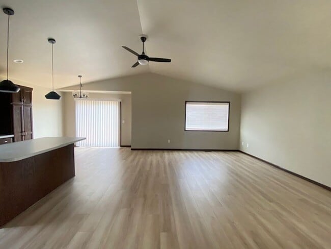 Foto del edificio - 6437 83rd Ave S