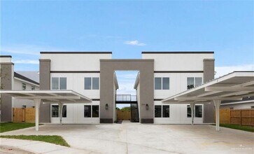 Building Photo - 18 South Dr